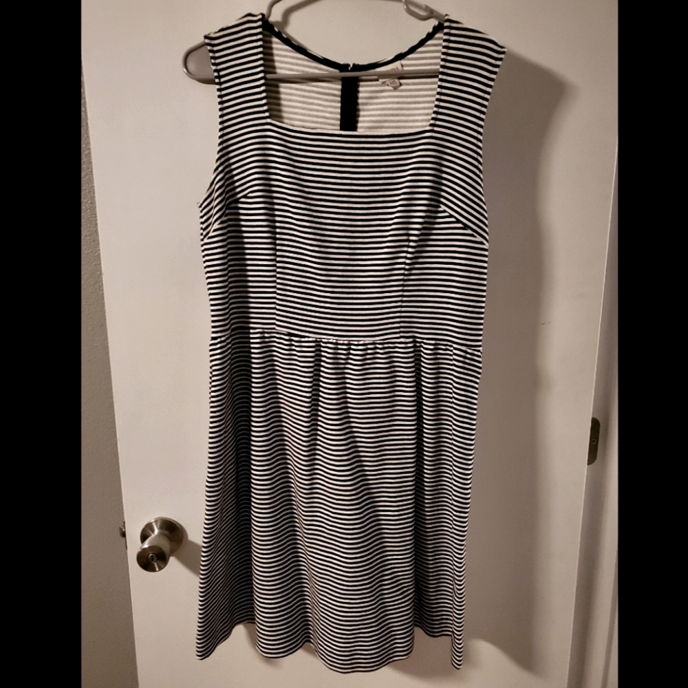 EUC Target Merona B&W Trendy Sleeveless Square Neck Scuba Work Dress L 12 14